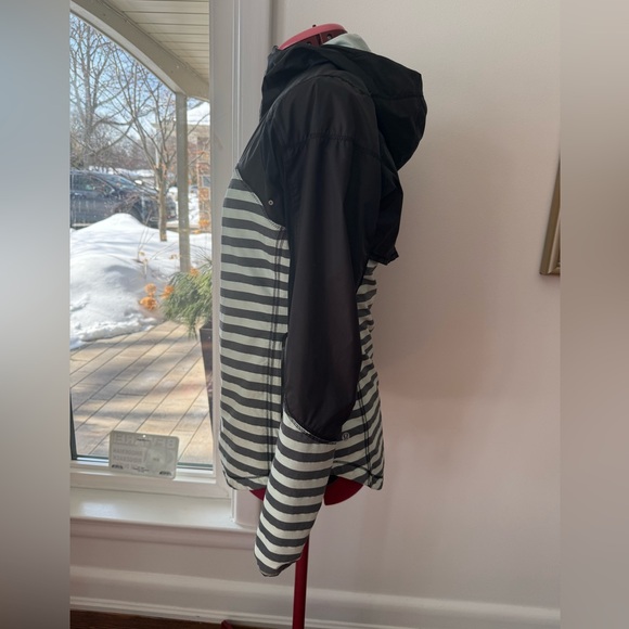 LULULEMON STRIPED RUNNING JACKET - Picture 4 of 12